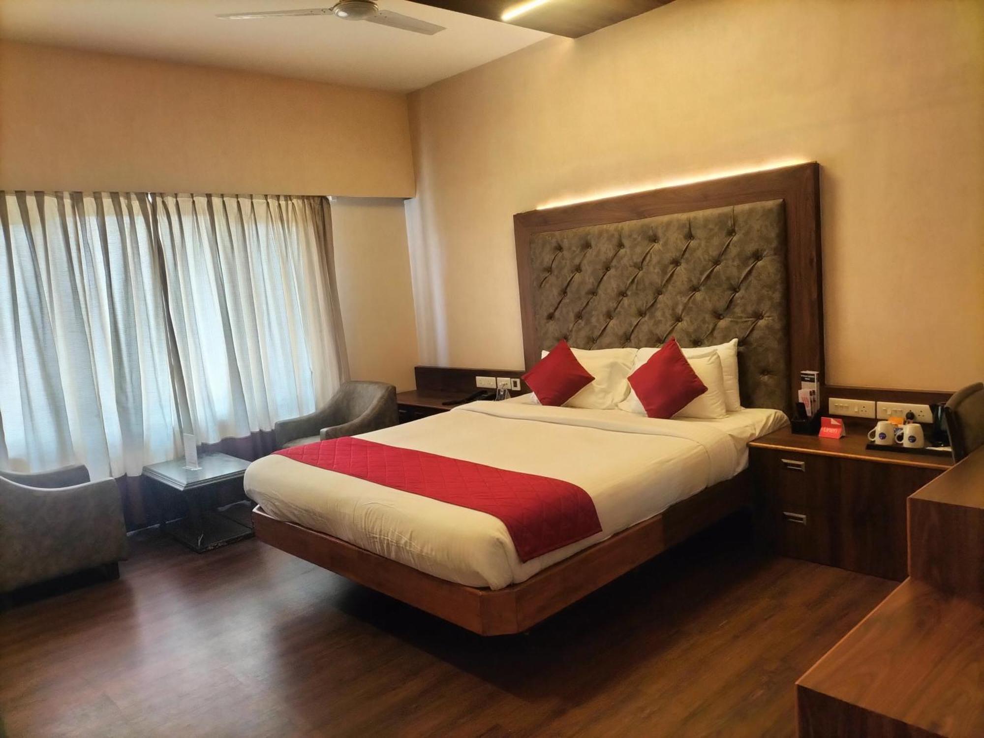 Zip By Spree Hotels Surabi International 韦洛尔 外观 照片