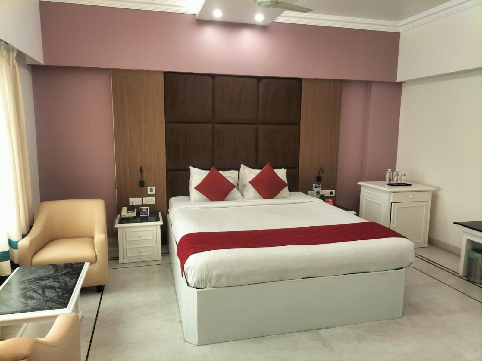 Zip By Spree Hotels Surabi International 韦洛尔 外观 照片